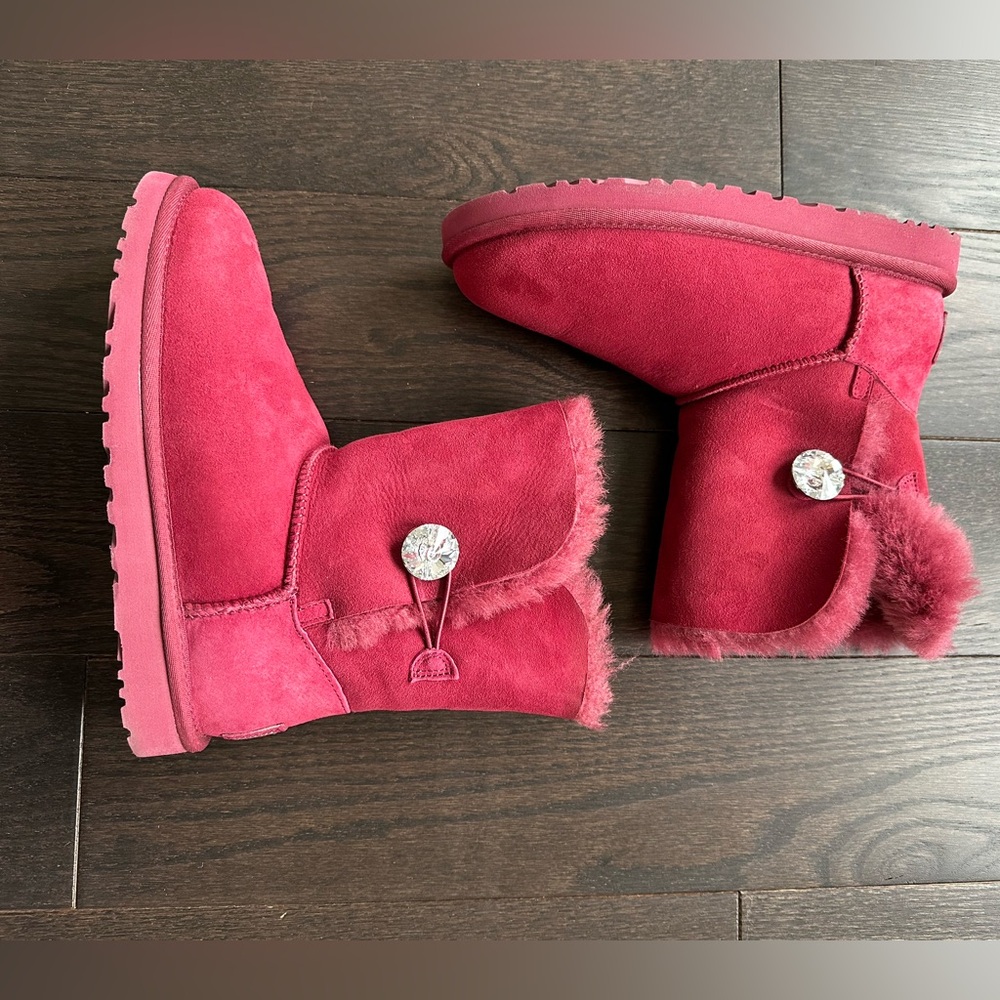 UGG Australia Women's Rare Red Bailey Bling Button Boots - Size 7